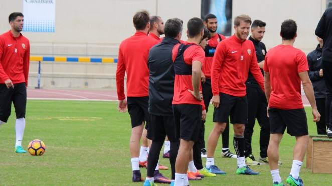 El Almería 'recupera' a Morcillo para recibir al Mallorca