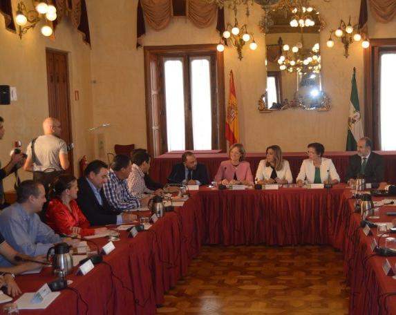 Representantes de UPA, Asaja y Coag, con la presidenta de la Junta y otras autoridades andaluzas.