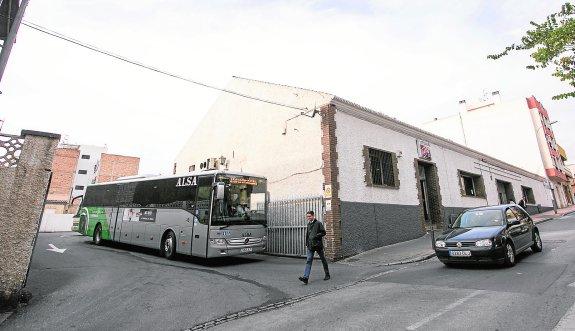 La vieja estación de autobuses de la calle Ancha dejará de funcionar en un mes, cuando se abra la nueva.