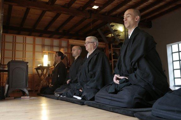 Buda en el bosque del despertar