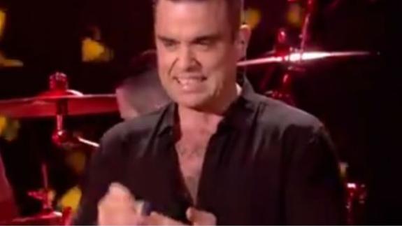 El indignante gesto de Robbie Williams tras tocar a sus fans