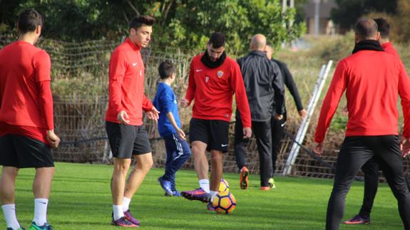 El Almería entrena más táctico cuanto más cerca está del partido