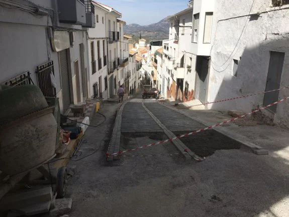 Calle Collados en plena reparación.