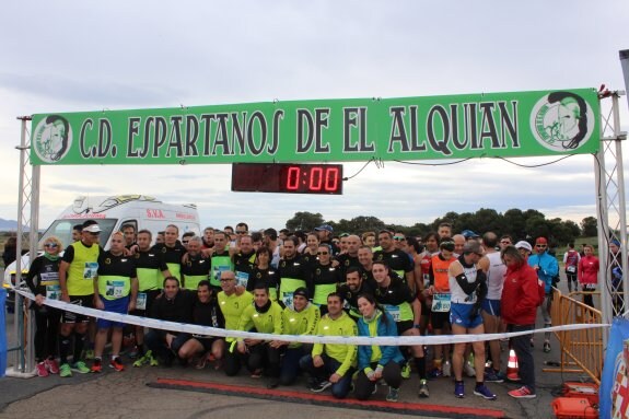 Los socios del club realizaron una gran labor organizativa en una jornada con mucho frío y con parte del terreno afectado por las últimas lluvias. 