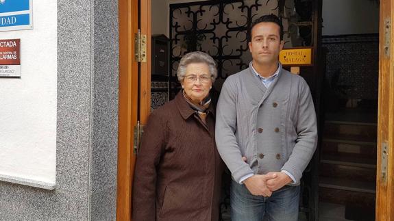 Alejandro y Josefa: «Se quieren llevar los ahorros de toda una vida»