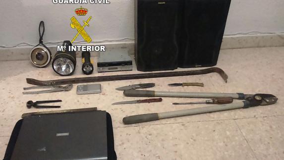 Detenidos en Los Villares tres hombres acusados de robar en explotaciones agrícolas