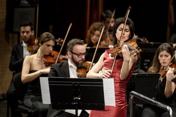 Isabel Villanueva durante su actuación