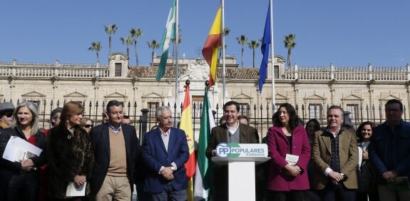 Esperanza Oña, Antonio Sanz, Javier Arenas, Juanma Moreno, Loles López Gabarro y Juan Bueno. :: j. vidal / efe