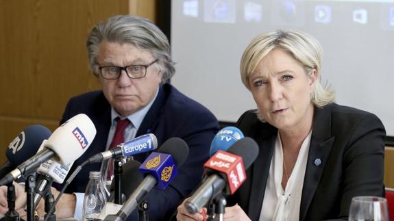 Le Pen rechaza cubrirse la cabeza para reunirse con un líder musulmán y éste no la recibe