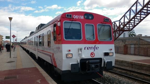 Tren llegando a la estación de Crevillent, donde se produjo el suceso. 