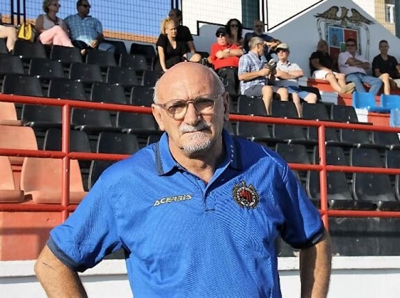 Luis Franco, tras 21 jornadas dirigiendo al equipo, ha dimitido en el Huércal Overa CF.