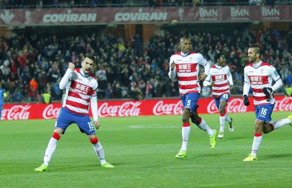 Cuenca celebra el segundo gol.