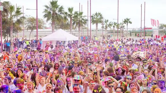 3.200 corredores en la Holi Run Almería