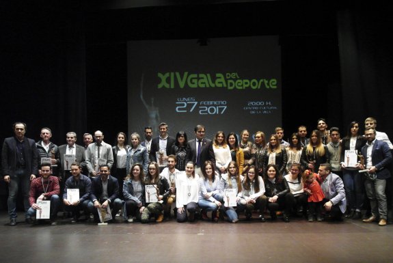 Autoridades y galardonados en la XIV Gala del Deporte de Torredelcampo.