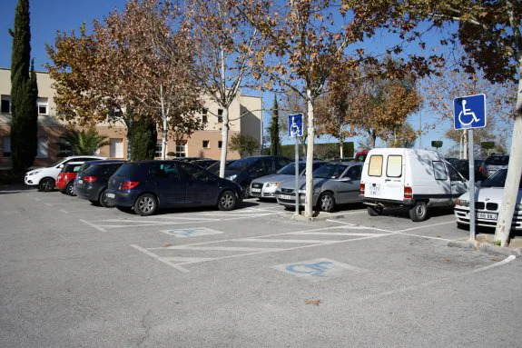 Estacionamiento para discapacitados en el aparcamiento del Campus de Las Lagunillas.