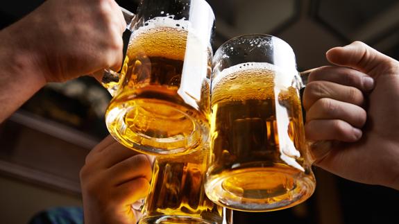 Un estudio confirma que la cerveza no engorda y que podría formar parte de una alimentación saludable