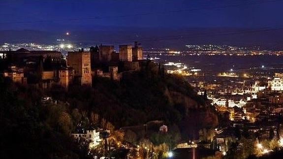 La Alhambra y el Generalife, a oscuras el 25 de marzo