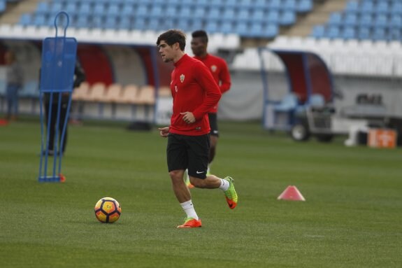 Sobre Pozo, un jugador de futuro obligado a aparecer en el presente, recae la posible alineación en el partido de hoy.