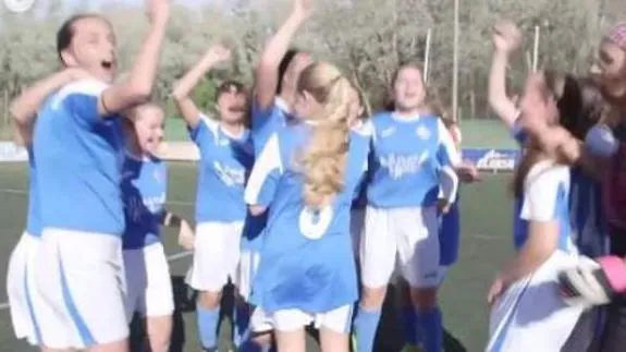 Un equipo femenino español gana una Liga infantil de equipos masculinos