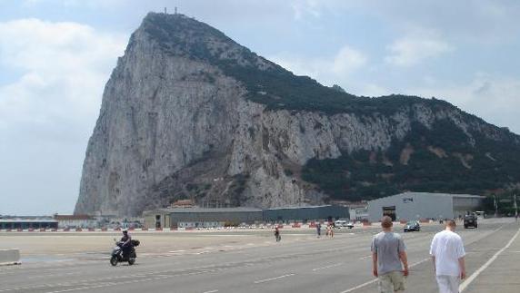 "Follaburros bebidos": así define el exdirector de 'The Sun' a los españoles