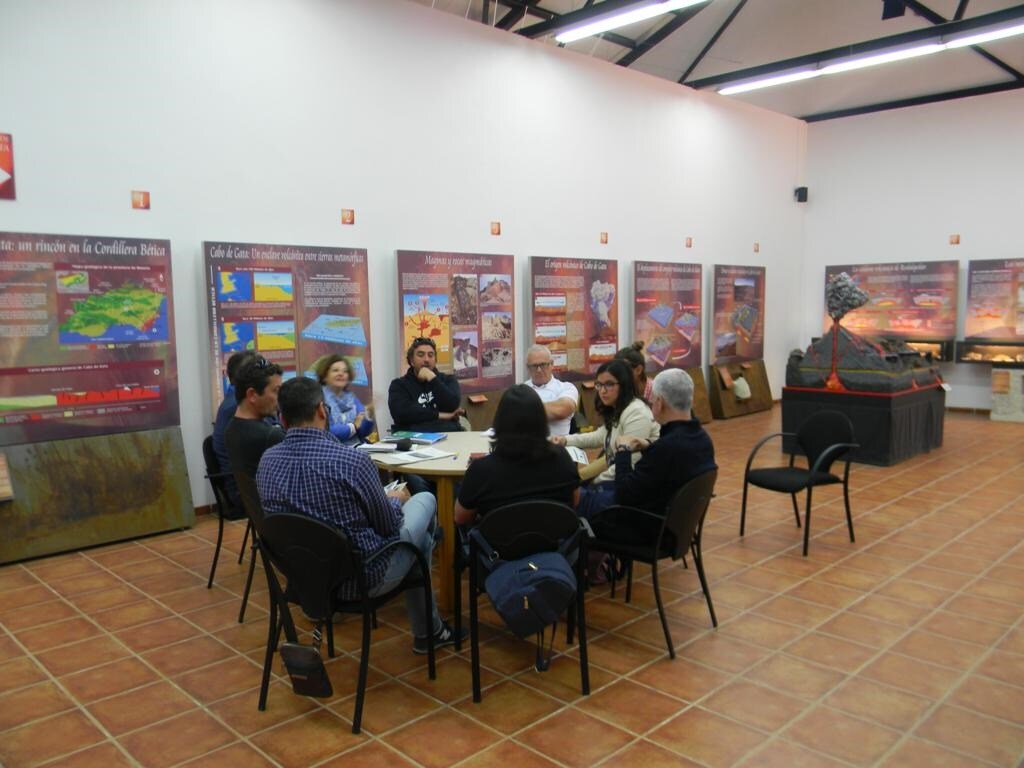 La Junta busca medidas para corregir el impacto de los fondeos irregulares en el Cabo de Gata