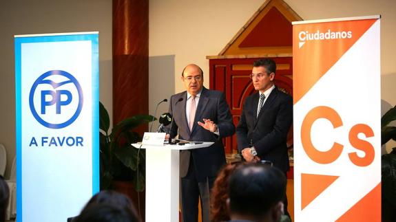 PP y C's estrechan lazos para una moción de censura "sin fecha"