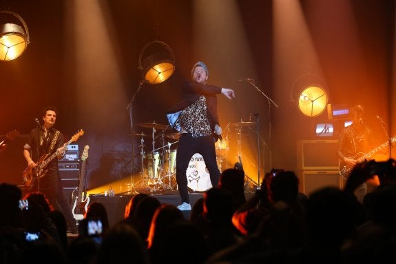 El artista madrileño llenó anoche las butacas del Palacio de Congresos para presentar su último trabajo discográfico. 