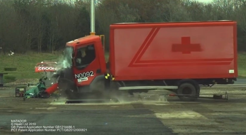 Así funciona 'Matador', el súper bolardo destructor contra atentados