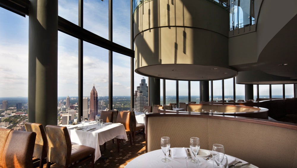 Sun Dial, un restaurante giratorio.