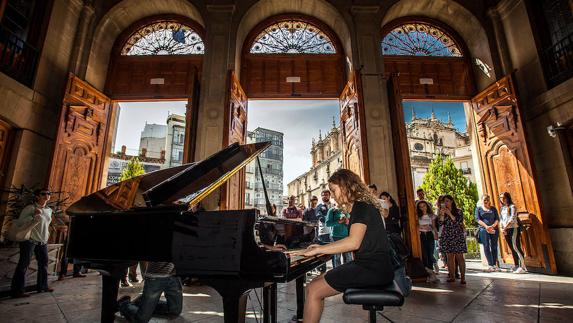 El Premio Piano 'Jaén' comienza a sonar en la calle con conciertos de alumnos