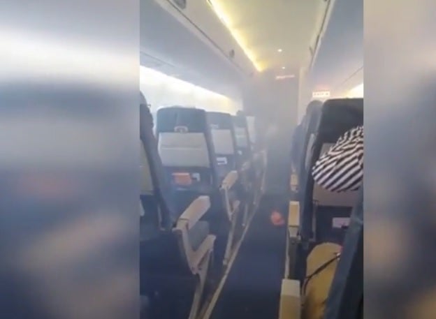 Horror, llantos y rezos al ver cómo el avión se llena de humo