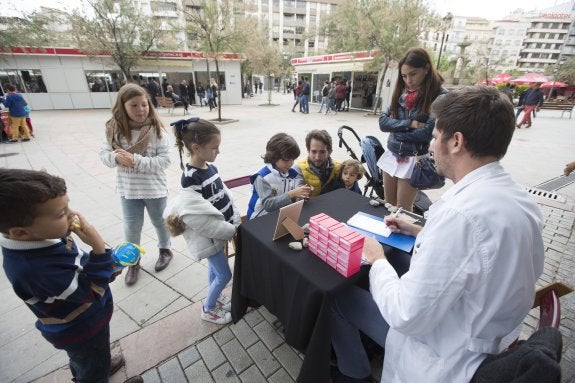 'Escoge cinco palabras y con ellas te haré un poema', actividad muy seguida por los niños. 