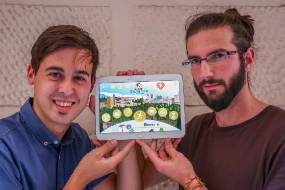 Felipe Guindo (i) y José María Olivares (d) son los creadores de 'Tork', el videojuego sobre Granada.