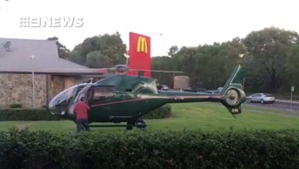 Aterriza su helicóptero en un McDonald's para comprarse una hamburguesa