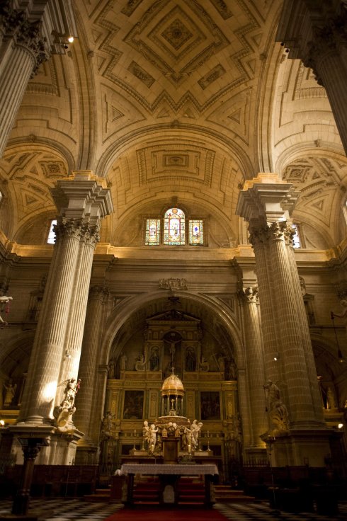 Vista del altar mayor de la Catedral de Jaén.