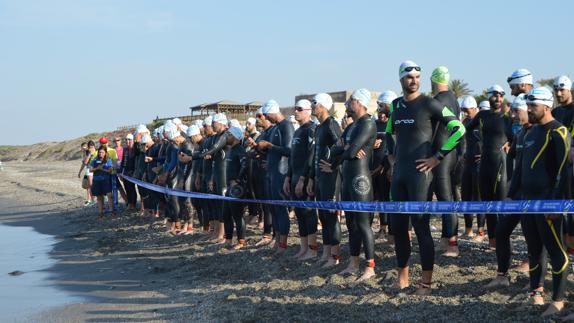 Los participantes preparados para comenzar la prueba.