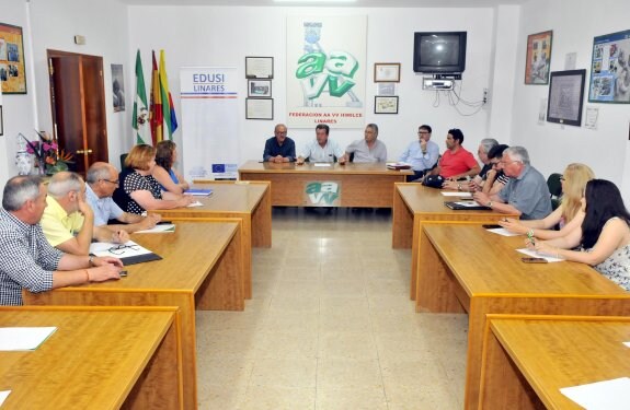 Los representantes vecinales conocieron los pormenores del Plan DUSI, ayer por la tarde.