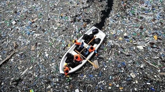 La ONU advierte de que en 2050 podría haber más plásticos que peces en los océanos