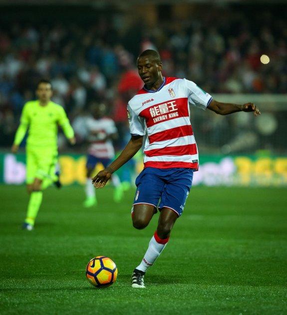 Adrián Ramos, ante el Betis.