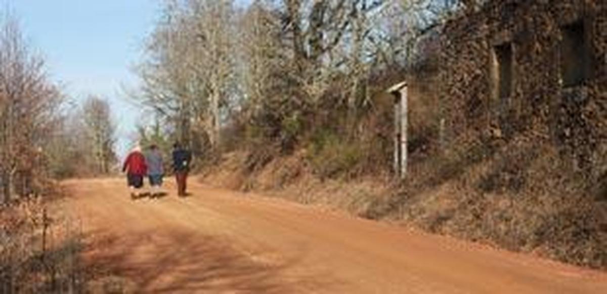 Linares de Riofrío mejora el acceso a la Honfría para traer turismo a la zona