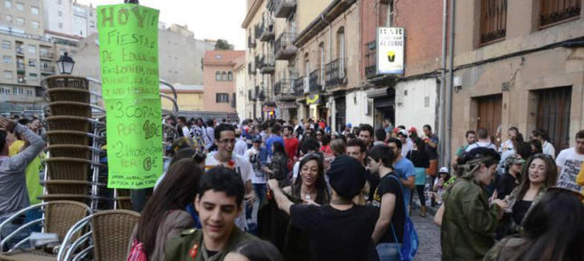 El Ayuntamiento abre expediente a los 5 bares implicados en el botellón de Educación