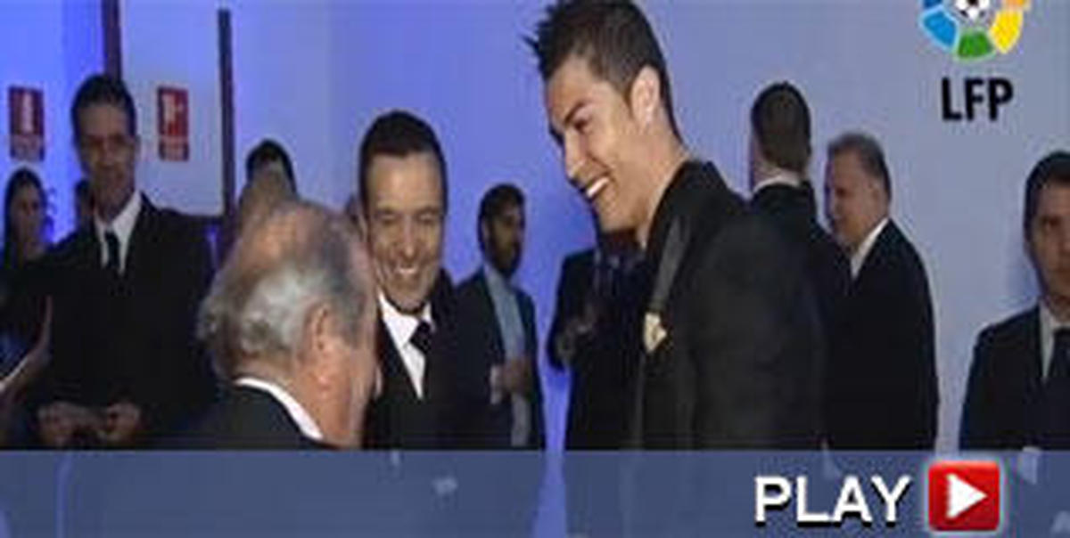 El efusivo abrazo de Cristiano Ronaldo a Hidalgo