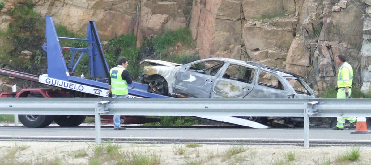 Arde un coche en la A-66 cerca de Béjar