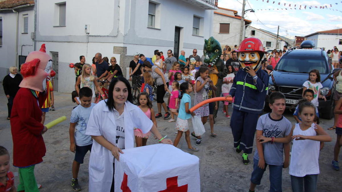 Los cabezudos llegan a las fiestas