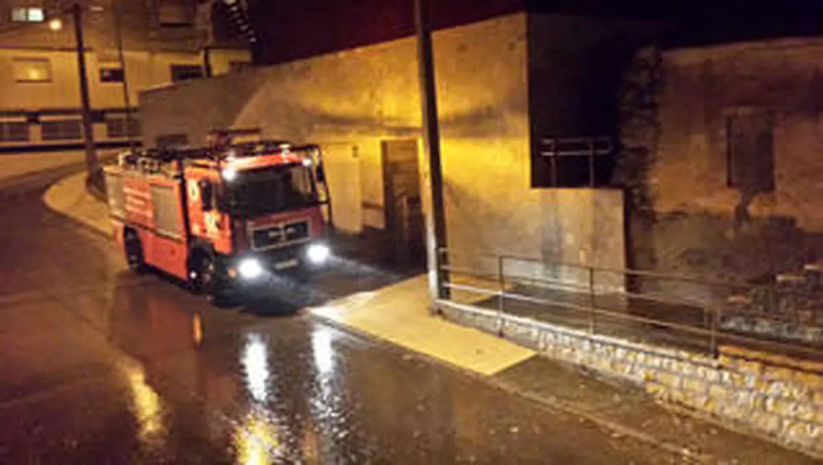 Los bomberos de Guijuelo, movilizados durante más de 5 horas para combatir los estragos de las fuertes lluvias