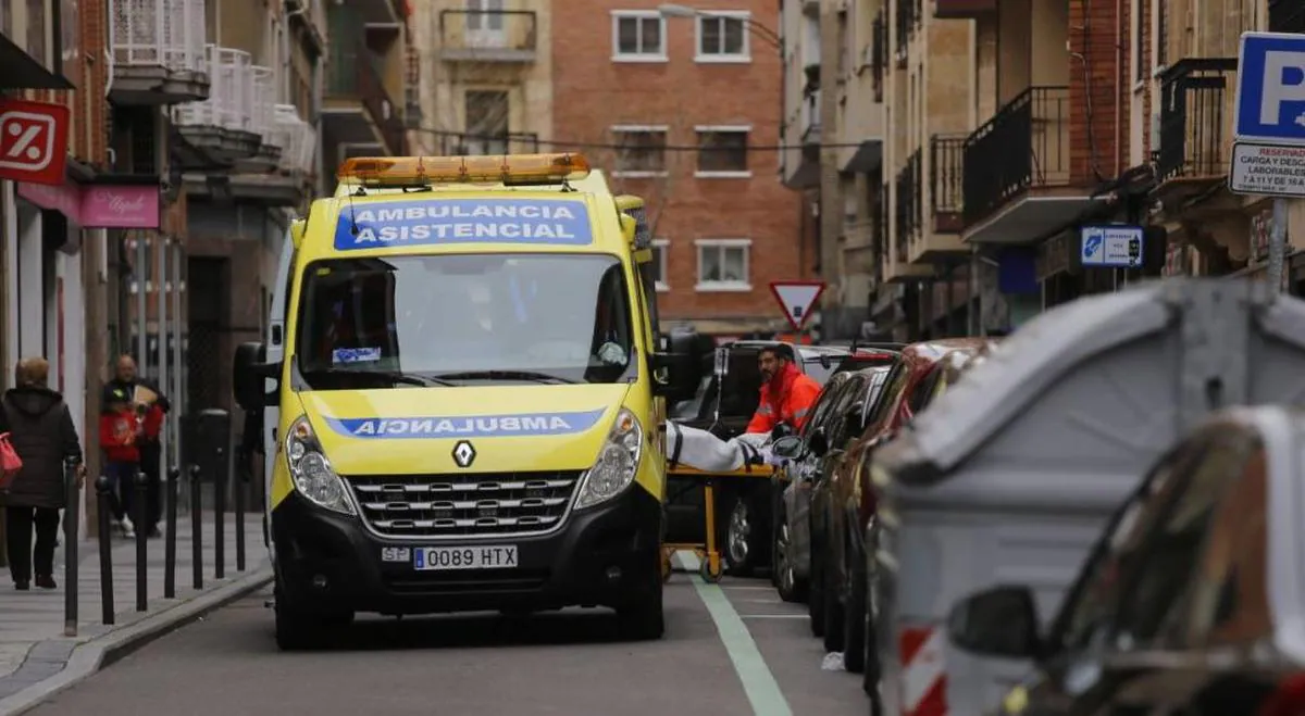 Amplio despliegue en la calle Pollo Martín para rescatar a un hombre inconsciente en su casa