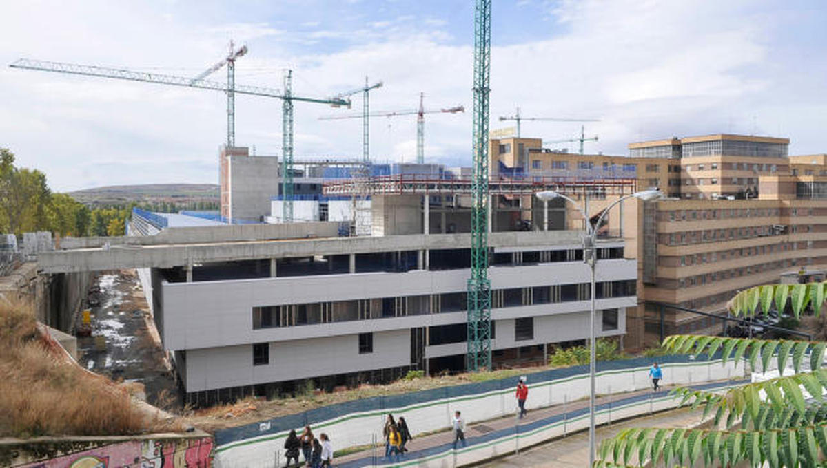 El PP dice que el nuevo Hospital abrirá en 2019 pero después seguirá la obra