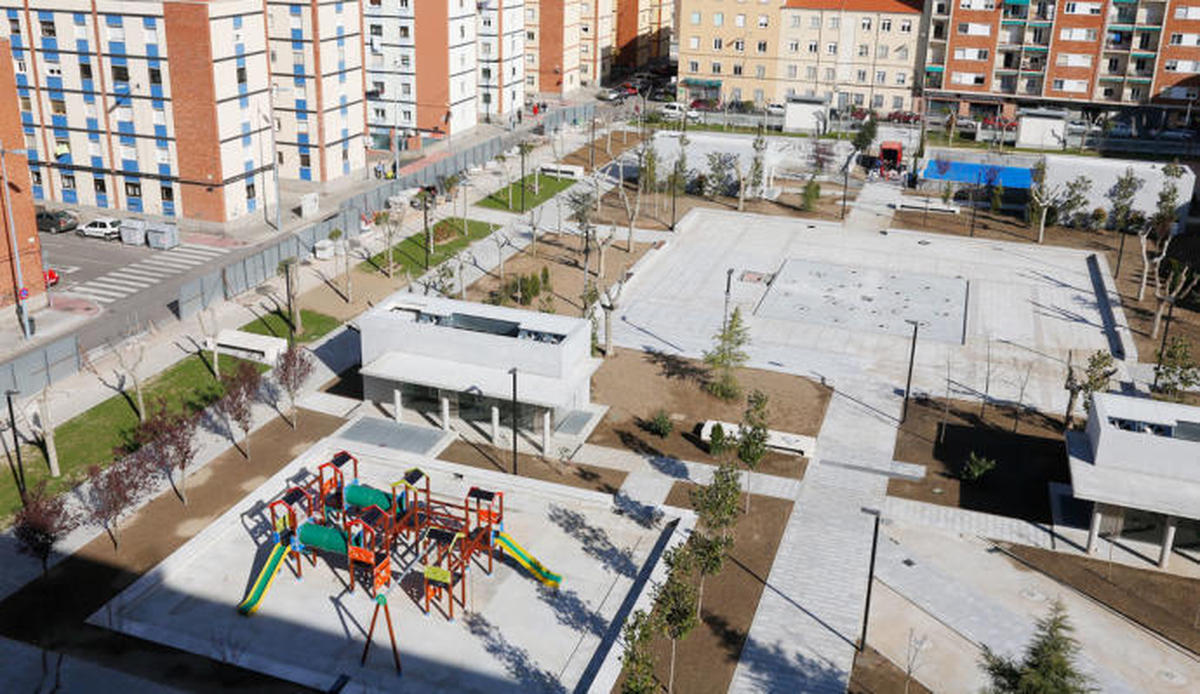 El Ayuntamiento urge a la constructora del parque de Garrido que complete su equipamiento