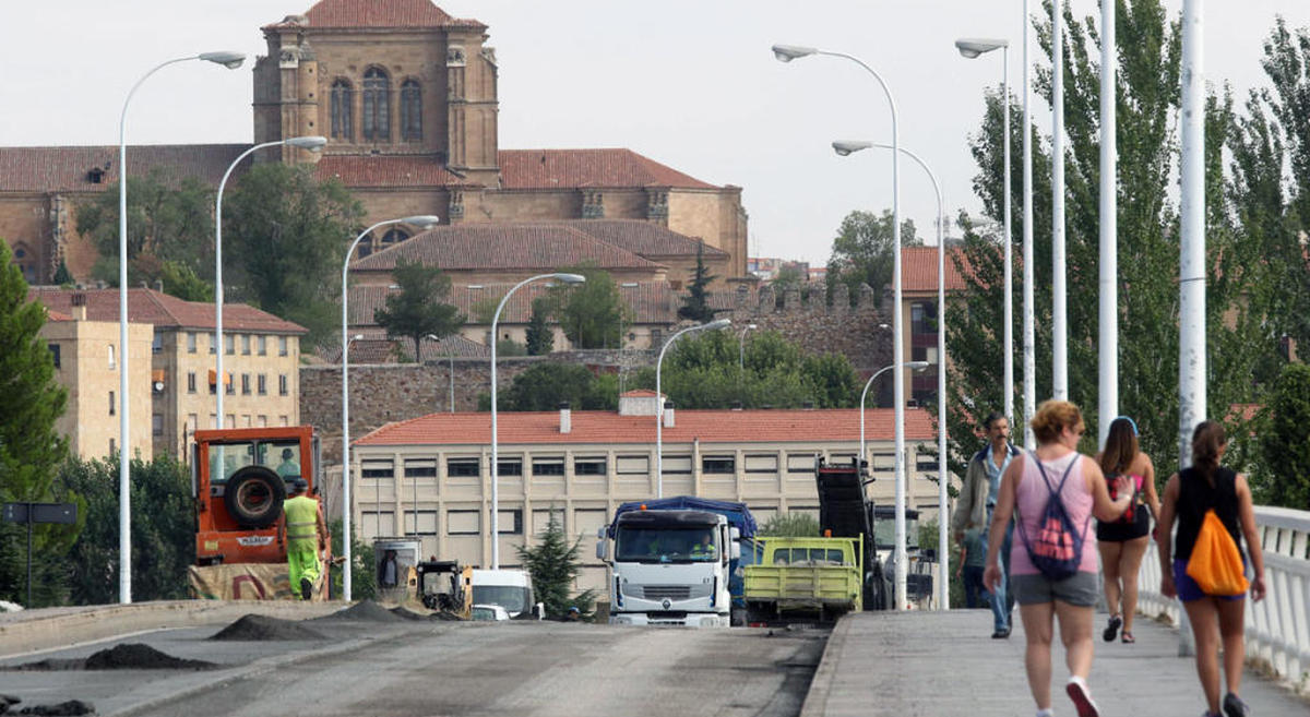 Tráfico: hoy las labores de asfaltado afectan al puente Felipe VI