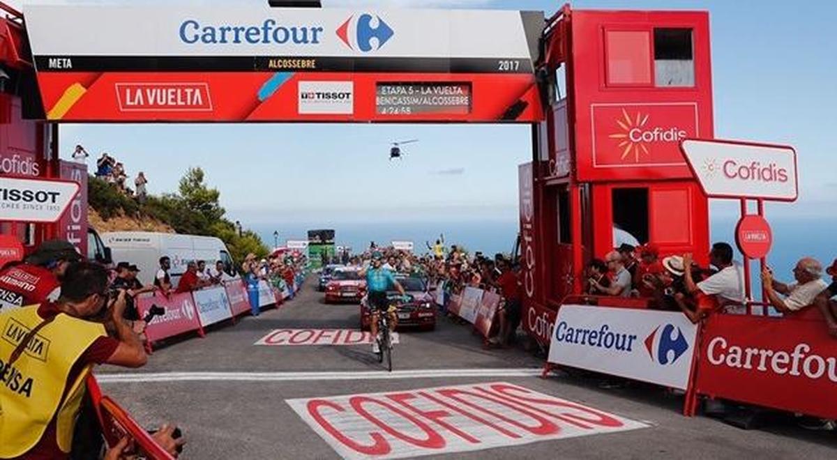 Lutsenko gana la quinta etapa de la Vuelta, Froome refuerza su liderato